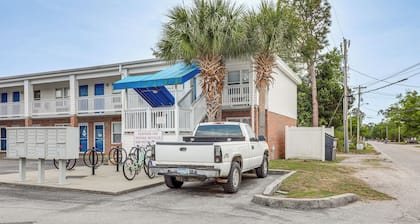 1 Mi to North Myrtle Beach: Studio w/ Pool Access