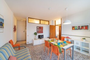 TV - Bright sea view apartment (Bibione)