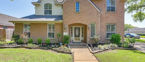 House (4 Bedrooms) | Front of property