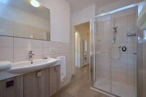 Shower, towels