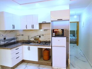 Fridge, oven, stovetop, coffee/tea maker - BB Cosy apartment 5 min from the beach! WIFI CLIM NETFLIX (saidia)