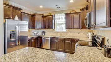 House (3 Bedrooms) | Interior