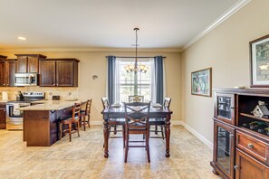 House (3 Bedrooms) | Interior