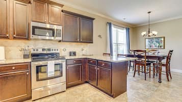 House (3 Bedrooms) | Interior