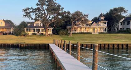 Galveston Bay Retreat: Historic La Porte Home!