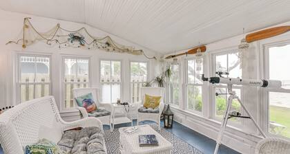 Galveston Bay Retreat: Historic La Porte Home!