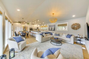 House (2 Bedrooms) | Interior - Peaceful Cabin w/ Dock on Lake Pend Oreille (Sagle)