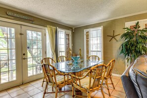 Interior - 3 Mi to Beaches: Corpus Christi Home w/ Pool (Corpus Christi)