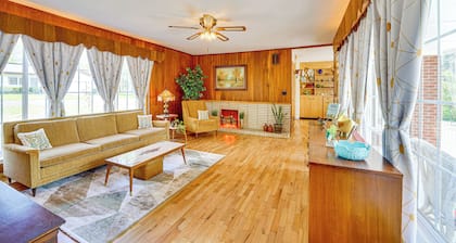 Mid-century 1950s Home W/ Carport Near Route 66