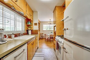 House (3 Bedrooms) | Interior - Mid-century 1950s Retreat w/ Carport in Monett! (Monett)