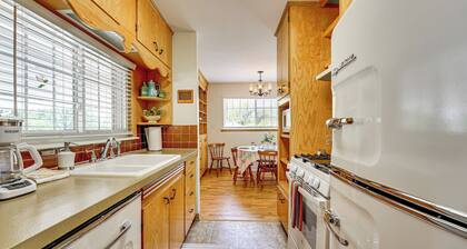 Mid-century 1950s Retreat w/ Rec Room in Monett!