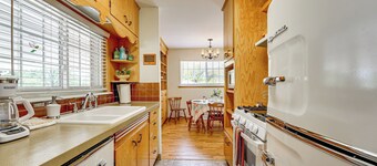 Mid-century 1950s Retreat w/ Rec Room in Monett!