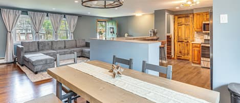 House (4 Bedrooms) | Front of property