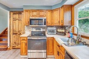 House (4 Bedrooms) | Interior - Home: 2 Mi to Thayer Gate at U.s. Military Academy (Highland Falls)