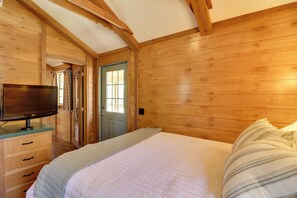 House (1 Bedroom) | Interior - Fire Pit + Lake Access: Cabin Retreat in Heflin (Heflin)