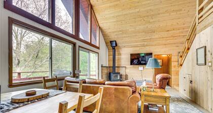 11 Mi to Massanutten: Peaceful Cabin w/ Deck