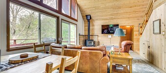 11 Mi to Massanutten: Peaceful Cabin w/ Deck