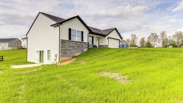 House (5 Bedrooms) | Interior