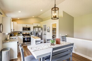 House (5 Bedrooms) | Interior