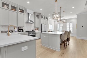 Fridge, microwave, oven, stovetop - Modern Riverfront Living in Eastern Wharf by Lucky Savannah (Savannah)