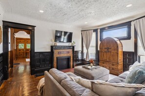 Smart TV, table football, ping pong, books