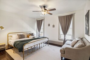 6 Schlafzimmer, Zimmersafe, Schreibtisch, Bügeleisen/Bügelbrett