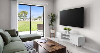 Spacious & Stylish 3BR House in the Heart of Cape Coral