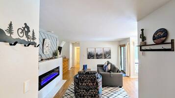 Smart TV y chimenea