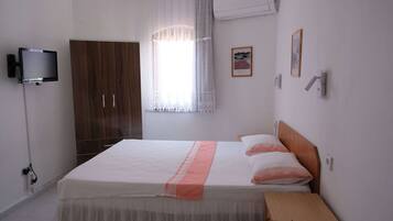 Basic Room | Desk, free WiFi