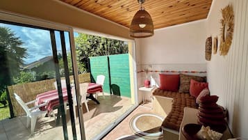 TV, DVD player, offices