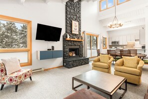 Smart TV, books - Central, Top Floor Unit, Close to Lift and Town (Breckenridge)