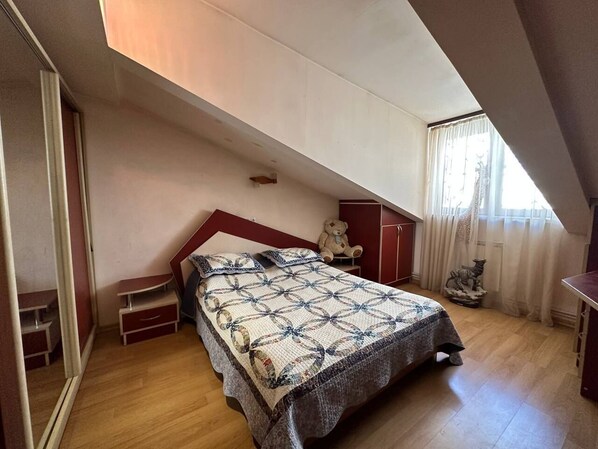 1 bedroom, iron/ironing board, WiFi