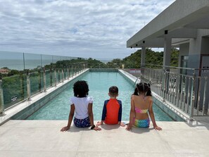 Indoor pool, outdoor pool, open 6:00 AM to noon, pool umbrellas - Elegance Residence (Bombinhas)