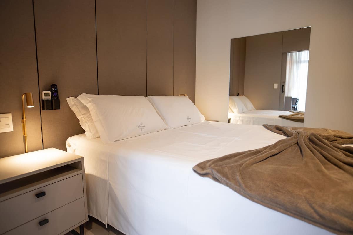 Apartment | 1 bedroom, in-room safe, desk, laptop workspace