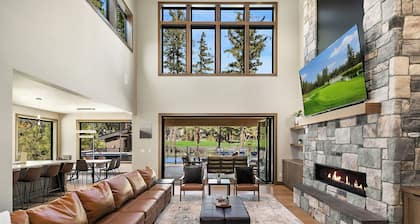 Beautiful 6BR Golf Course Home with Private Pool!*Game Room*Hot Tub