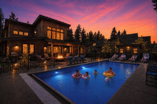 Beautiful 6BR Golf Course Home with Private Pool!*Game Room*Hot Tub
