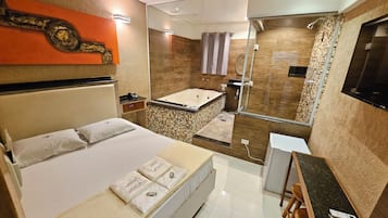 Superior Suite, 1 Queen Bed, Non Smoking, Private Bathroom | 1 bedroom, free WiFi, bed sheets
