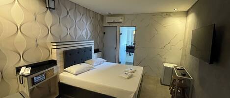 Svit Deluxe - 1 queensize-säng - icke-rökare - luftkonditionering | 1 sovrum, gratis wi-fi och sängkläder