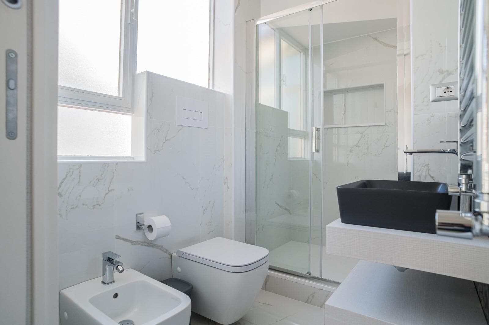 Dusche, Haartrockner, Bidet, Handtücher