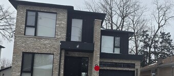 Private, Natural Light and High Ceiling Unit