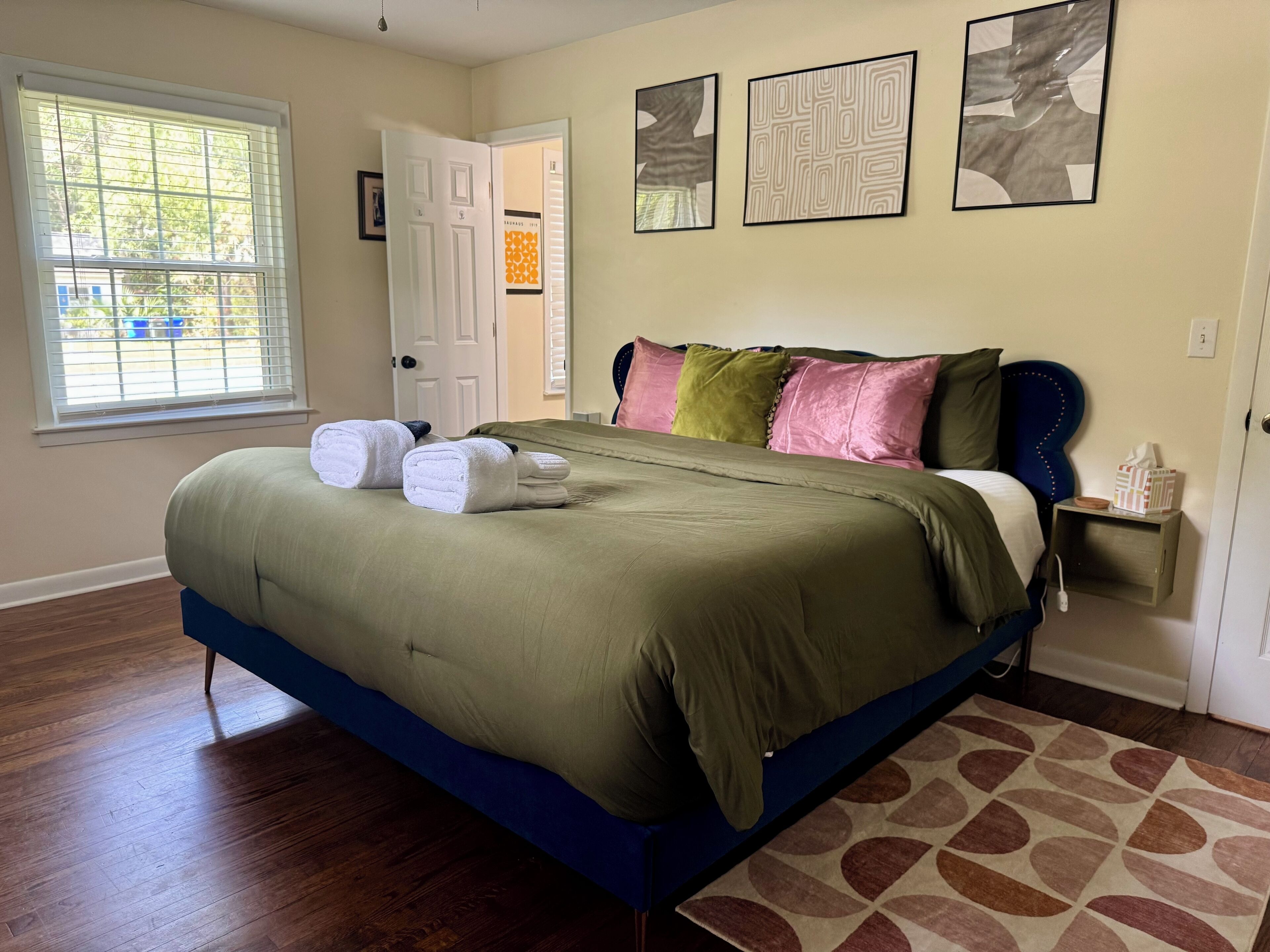 3 bedrooms, iron/ironing board, travel crib, free WiFi