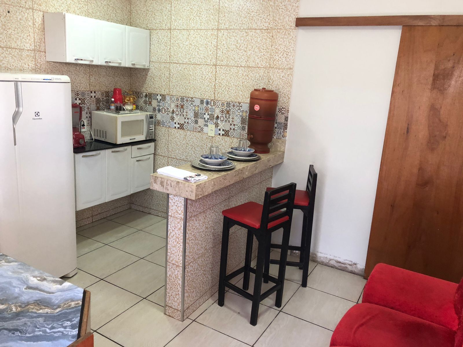 Apartamento conforto, vista para o pátio | Cozinha privada | Geladeira, micro-ondas, liquidificador