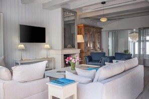 Smart TV, books - La Villa Baronnie & Spa (Saint-Martin-de-Ré)