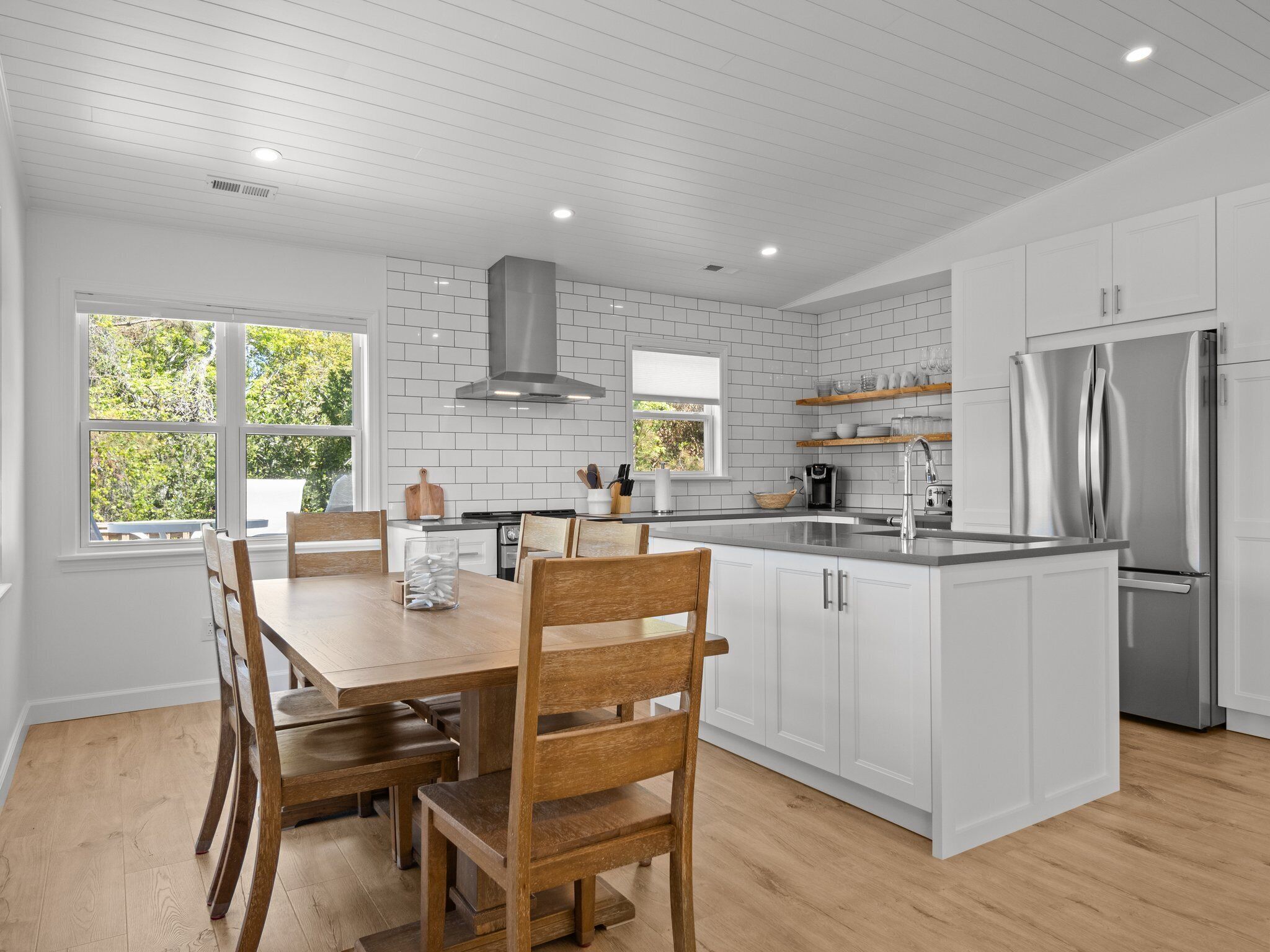 雪櫃、微波爐、焗爐、爐具