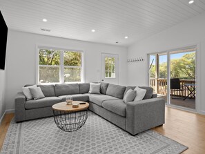 Smart TV - Fresh Coastal Retreat – Walk to Beach, Sound Access, Rec Room & Pool Table! (Emerald Isle)