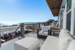 Terrace/patio - Brand New 2024 Oceanfront 10BR Duplex! Pool, Tiki Bar, Stunning Luxury Awaits! (Emerald Isle)