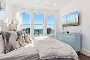 10 bedrooms, iron/ironing board, free WiFi, bed sheets