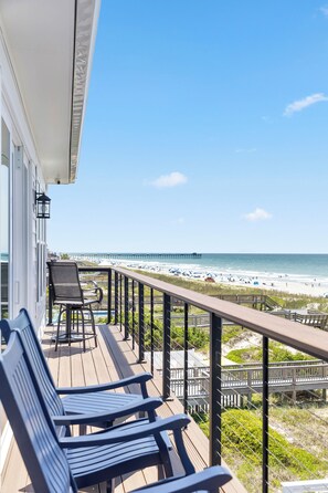 Property grounds - Brand New 2024 Oceanfront 10BR Duplex! Pool, Tiki Bar, Stunning Luxury Awaits! (Emerald Isle)
