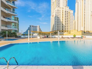 Outdoor pool - Perfect Location 1Br - On JBR Beach (Dubai)