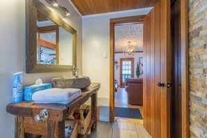 Interior - Designer Cottage with Hot Tub on Lake Paré (Chertsey)